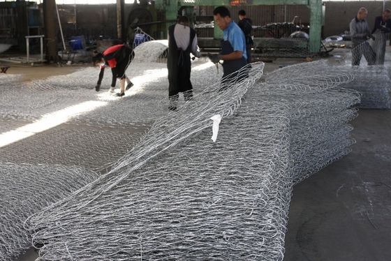 2.2mm Stahldraht PVC beschichtet Galfan Gabion Basket mit individueller Beschichtung Farbe