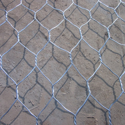 Hohe Zugfestigkeit 3,4 mm Galvanisiertes Gabion-Sechseckengitter zum Schutz der Ufer