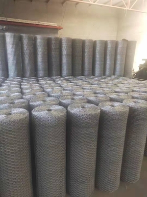 1.5 mm galvanisierter Eisendraht Hühnerdraht-Gitterzaun für Käfigfertigung